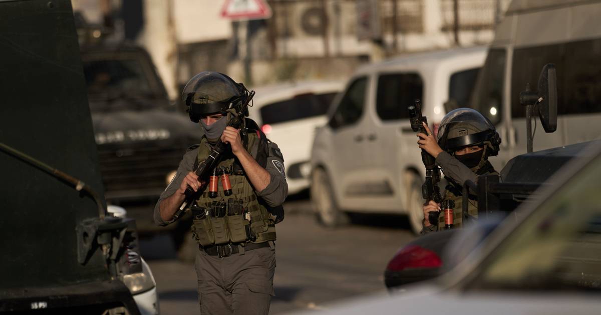 Oito feridos e 20 detidos em incursão israelita num campo de refugiados na Cisjordânia
