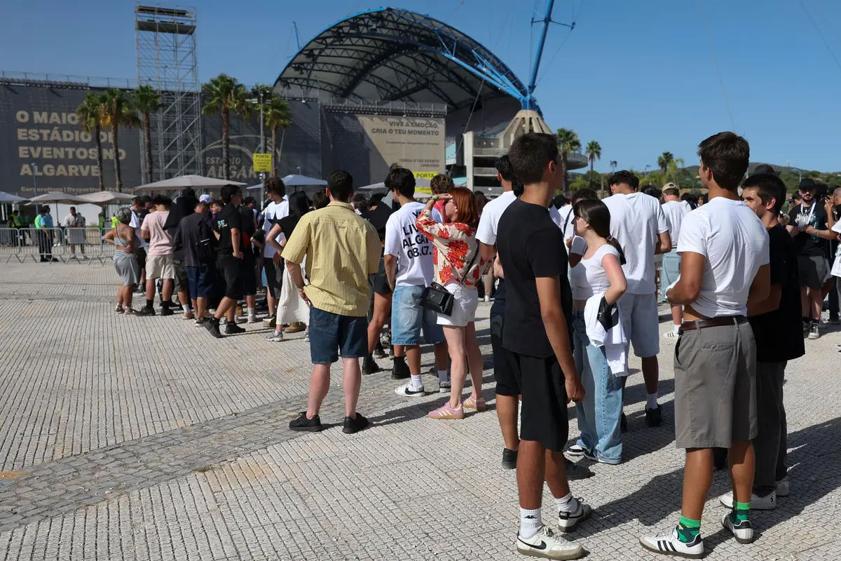 No Estádio do Algarve, fãs de Kanye West defendem concerto: “Toda a ...