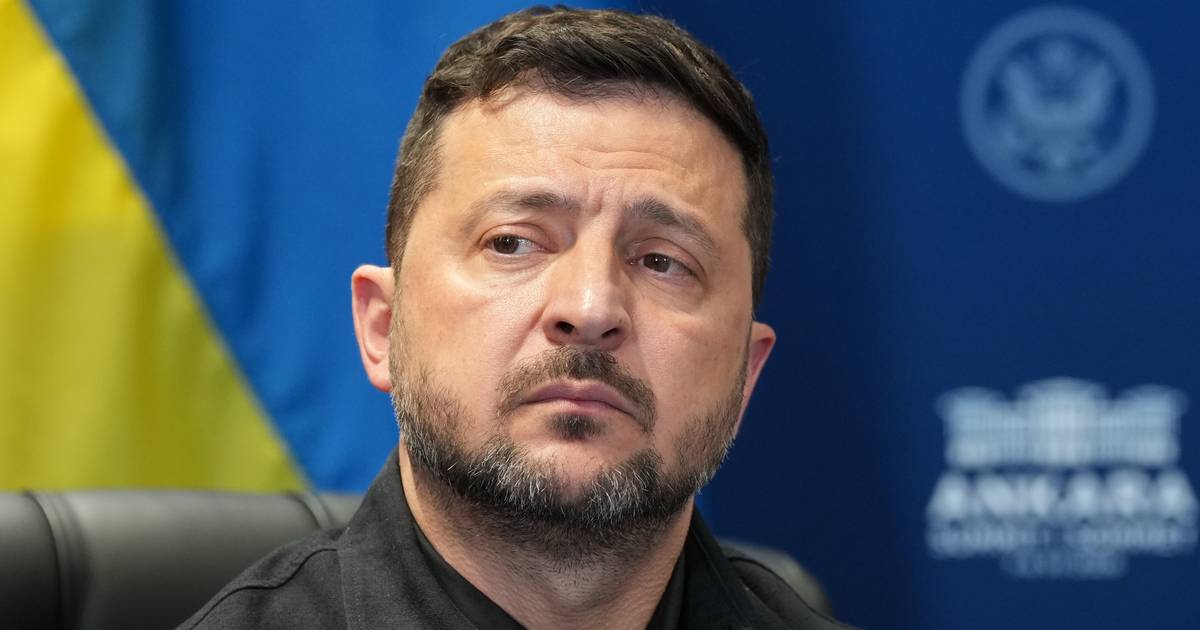 "Estremamente pericoloso": Zelensky avverte le compagnie aeree del pericolo di sorvolare lo spazio aereo russo