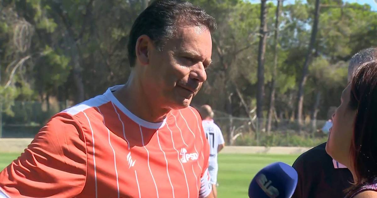 Na véspera da Festa do Pontal, PSD disputa jogo amigável de futebol e Montenegro marca golo