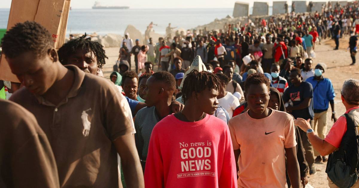 Spanien bittet die Europäische Union um Unterstützung bei der Sortierung der Migranten, die in Ceuta bleiben