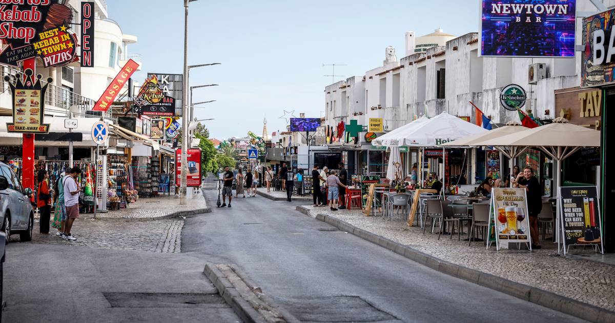 10 Minuten: Mann, der 16 Menschen in Albufeira überfuhr, kommt in Untersuchungshaft