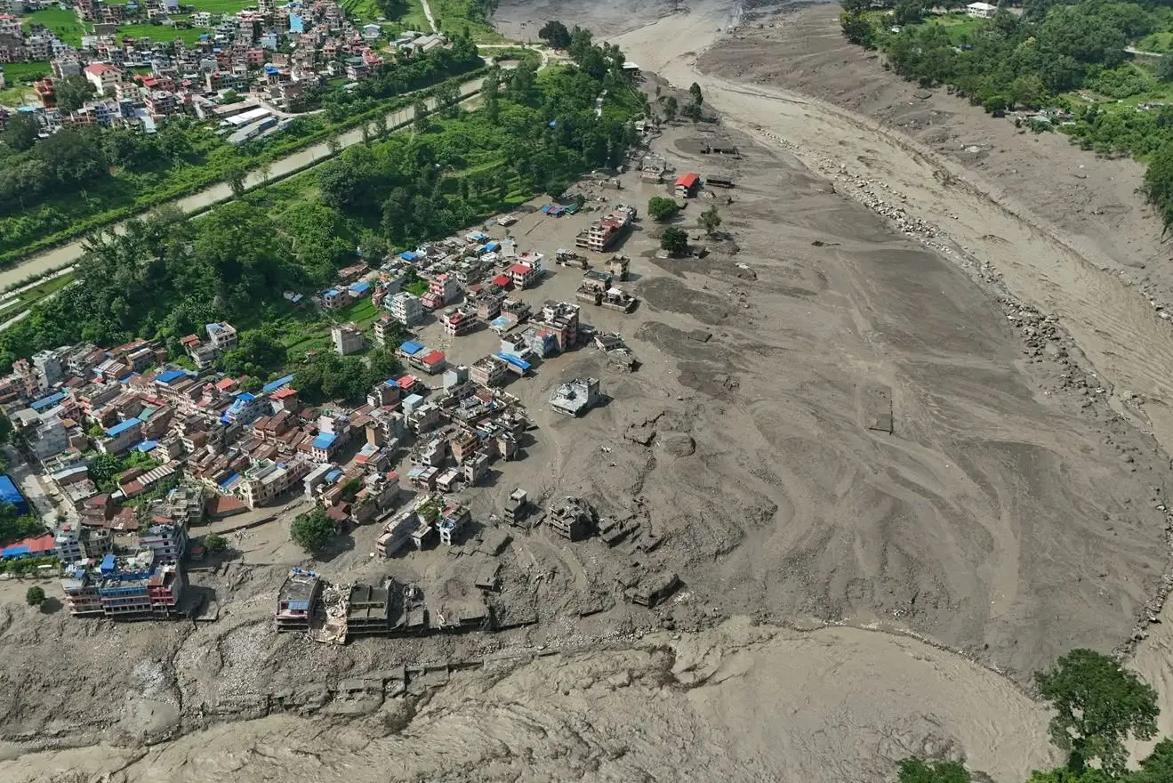 Centenas de desaparecidos após cheia repentina no Nepal, a maioria turistas