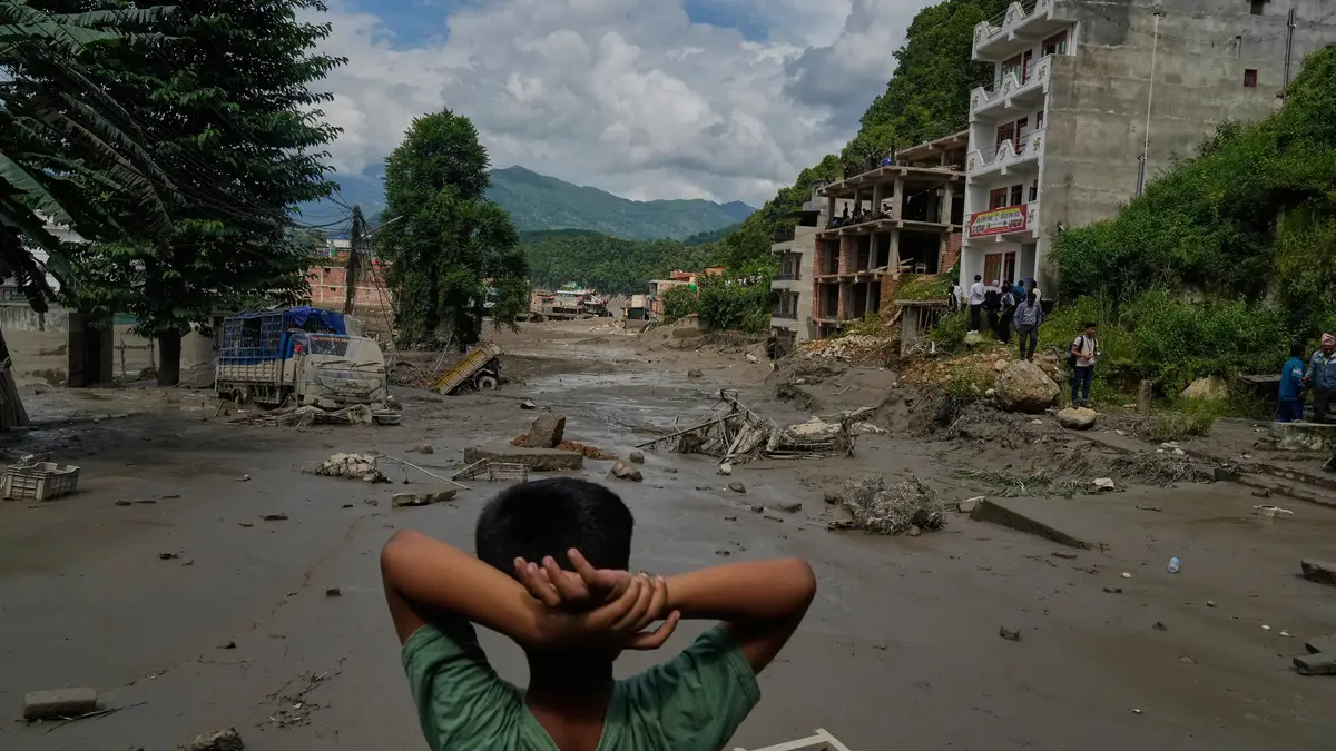 Sismo apontado inicialmente como causa foi afinal consequência da tragédia no Nepal