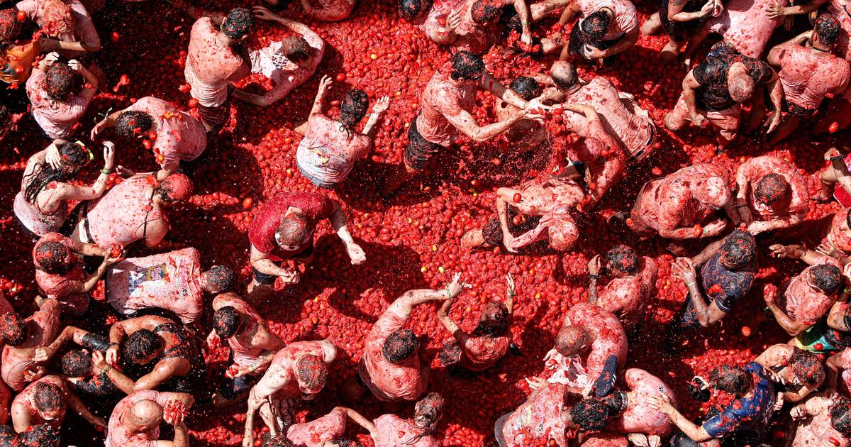 Rot geflutete Straßen: Tomatina bricht Rekord mit 150 Tonnen Tomaten in Buñol