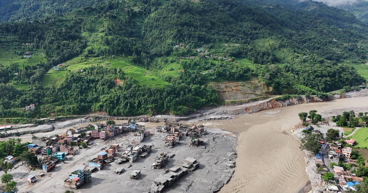 Especialistas alertam para risco de novas cheias no Nepal caso detritos bloqueiem rios