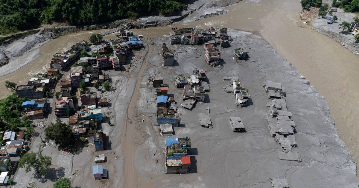 Schlamm, Wasser und Risiko neuer Überschwemmungen erschweren Rettungseinsätze in Nepal