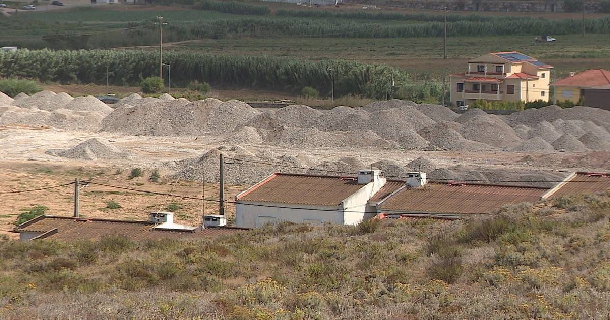 Abbruch von Lagerhallen in Lourinhã löst Alarm wegen Asbestverdacht aus