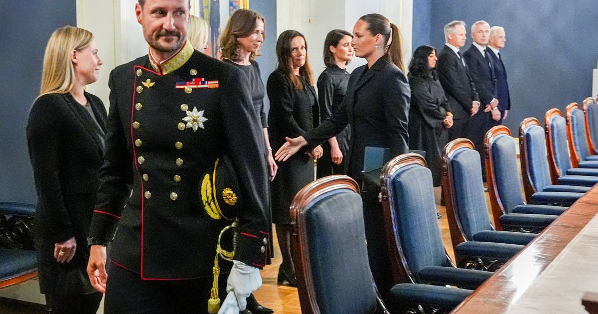 Quem é Haakon VIII, o novo rei da Noruega que chega em pleno período de turbulência na Casa Real?