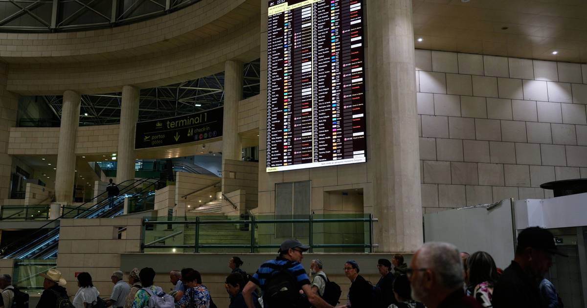 Frau bringt Kind am Flughafen Lissabon zur Welt