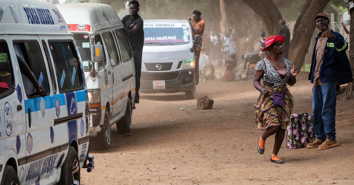 Choque frontal entre miniautocarro e camião mata 27 pessoas no Zimbabué