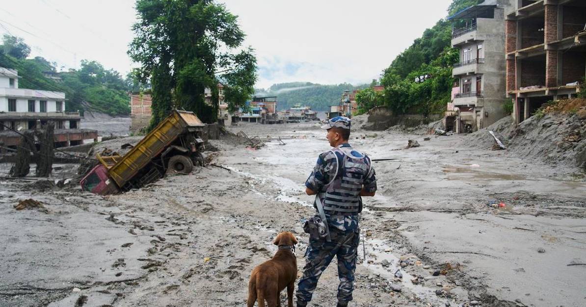 Überschwemmungen in Nepal und Tibet: Wettlauf gegen die Zeit, um fast 3000 Vermisste zu finden