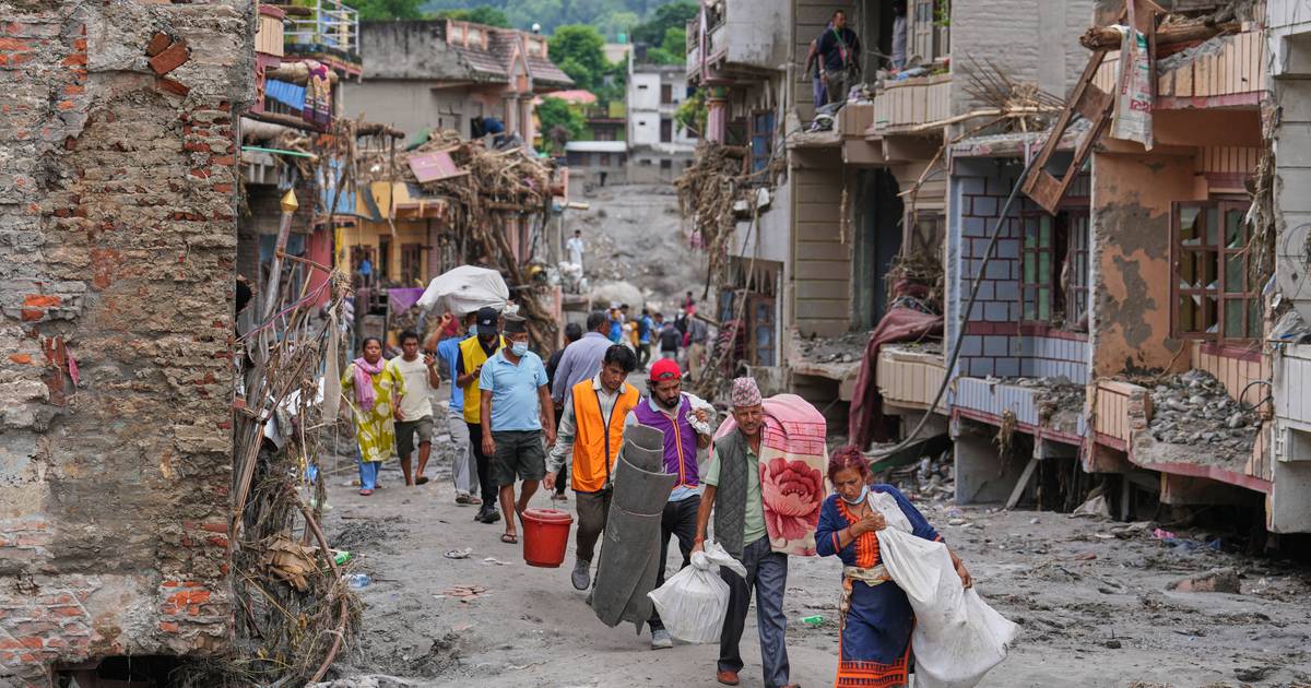 Desolação no Nepal: "Não consigo descrever o que sinto, a minha mente fica confusa e o meu coração apertado"