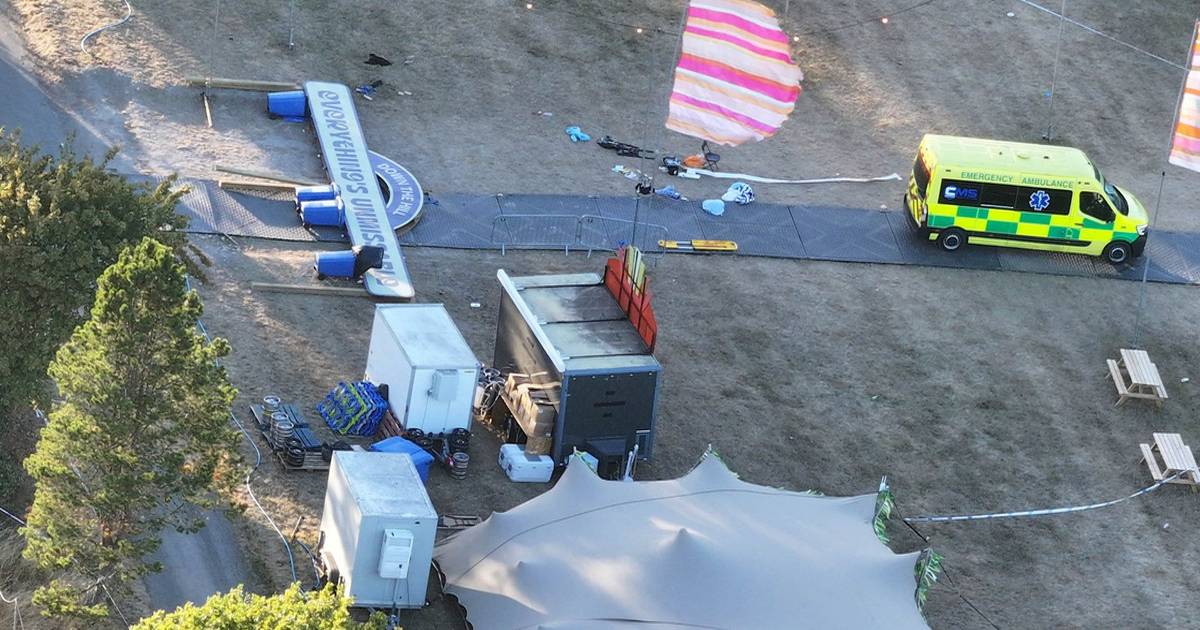 Un morto e sei feriti dopo il crollo di un portale in un festival nel Regno Unito