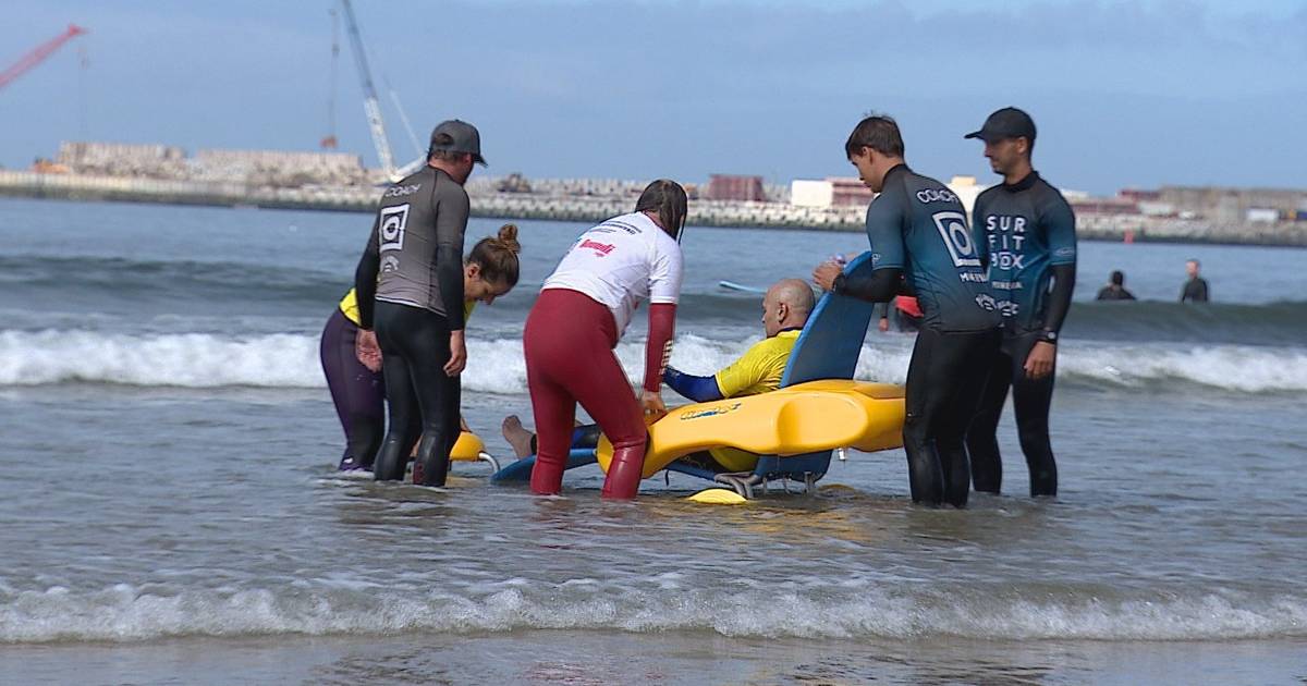 Surf adaptado em Matosinhos: quando entrar no mar se transforma num momento de liberdade
