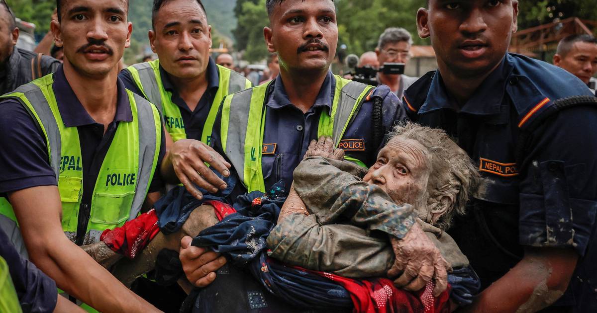 Nepal, 5 giorni dopo: quali sfide affrontano le squadre di soccorso sul campo?