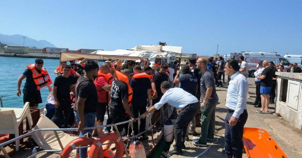 Barca con 270 persone a bordo naufraga a Cipro