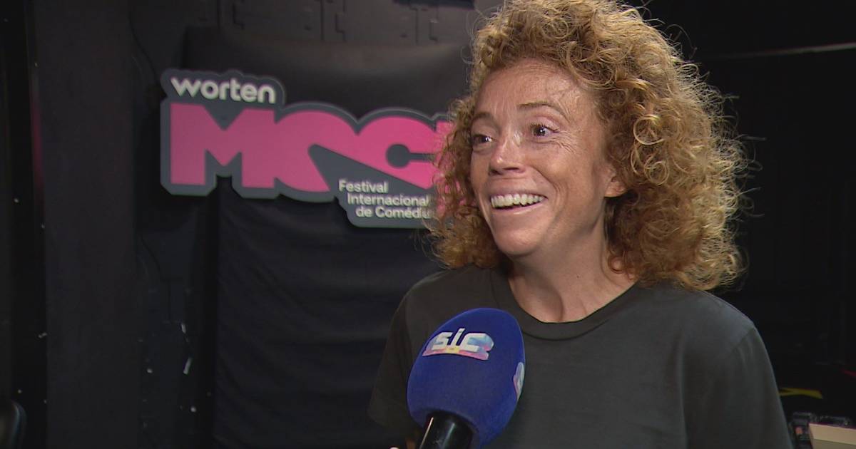 "Dá para perceber que estou com privação de sono?": Michelle Wolf com espetáculo focado na maternidade no Mock Fest
