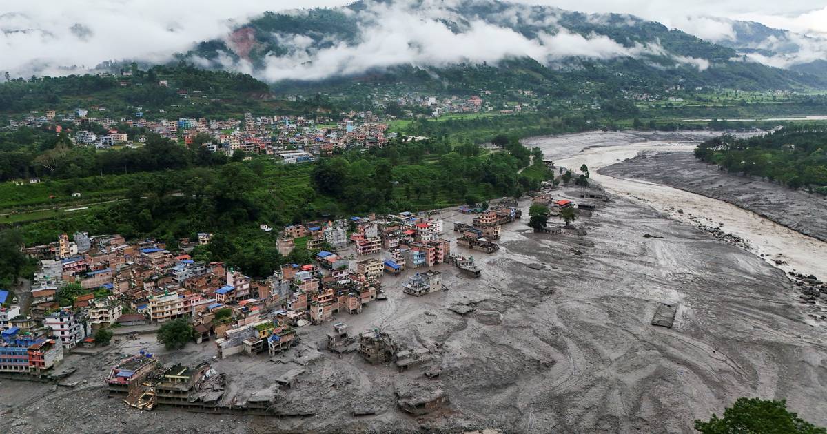 Inondazione devastatrice al confine Nepal-Cina: 955 morti e oltre 4.000 dispersi