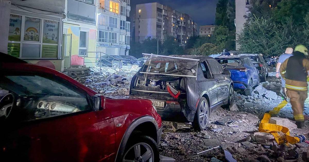 La Russia attacca di nuovo l'Ucraina e colpisce un edificio residenziale a Odessa