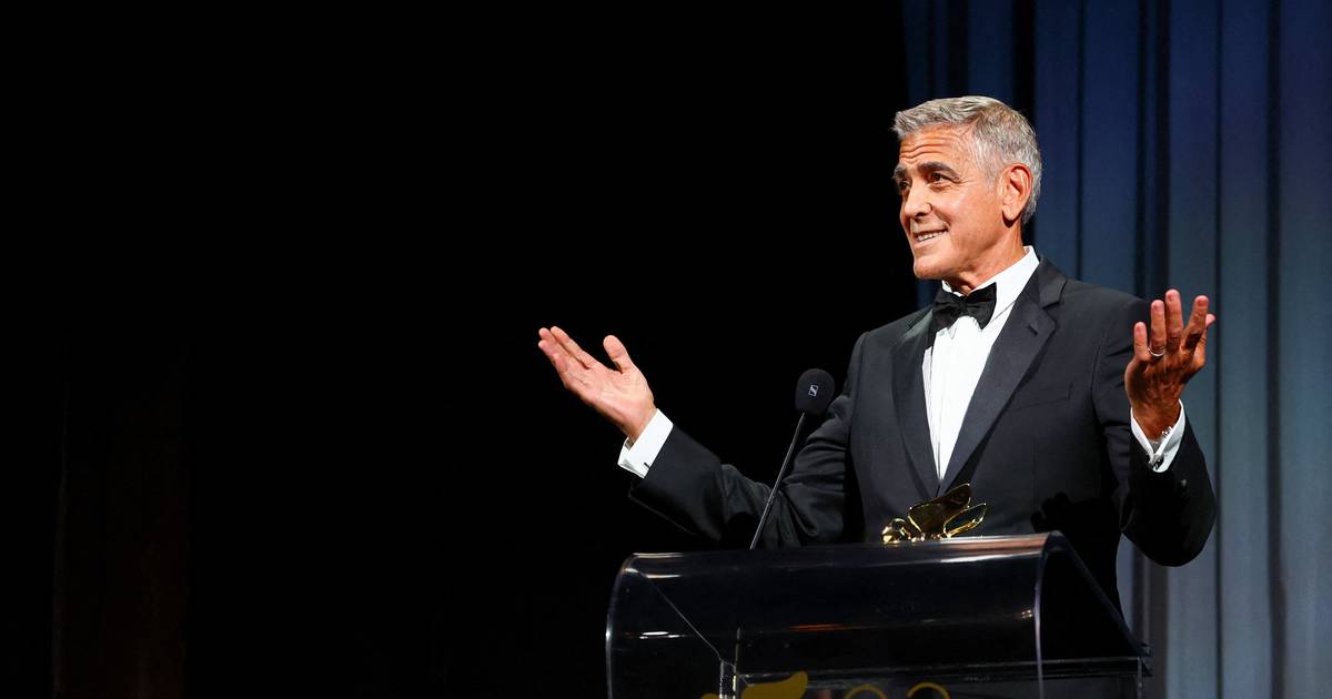 George Clooney riceve il Leone d'Oro alla carriera e critica i leader che cercano di silenziare gli artisti