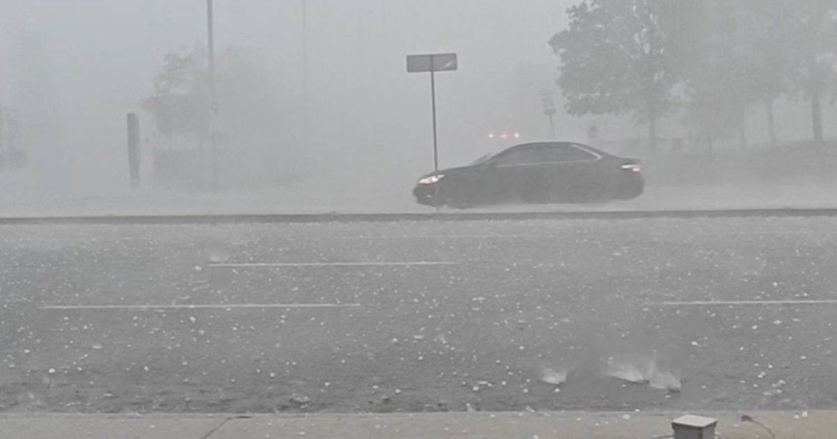 Una tempesta provoca alluvioni a Toronto e causa danni a auto e edifici