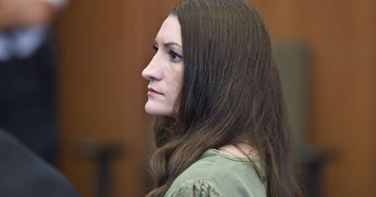 Cosa succede dopo la dichiarazione di processo nullo per Lindsay Clancy?