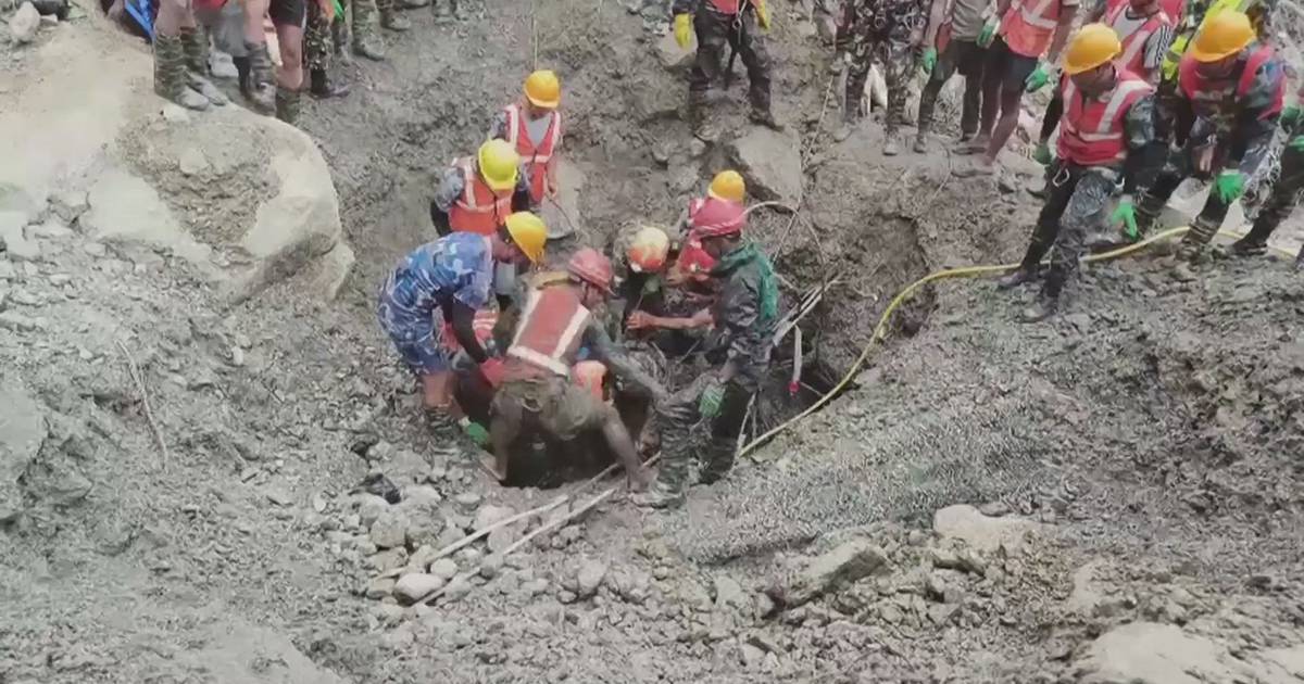 Dois trabalhadores resgatados com vida de túnel no norte do Nepal