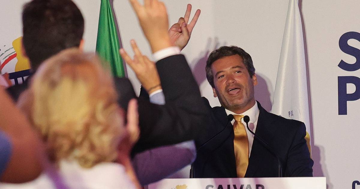 Moção de censura: Chega acusa restantes partidos da oposição de "esquizofrenia de coragem"