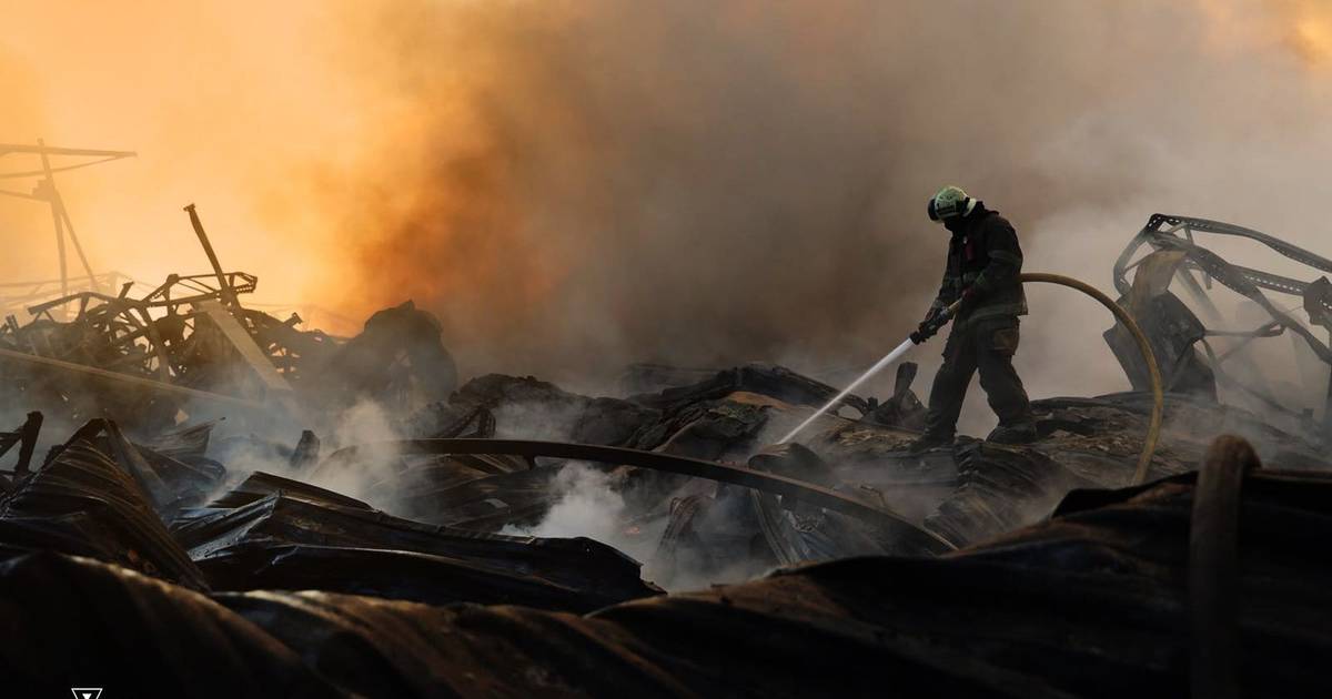 Attacco russo uccide quattro persone e ne ferisce cinque in un'azienda industriale a Dnipro