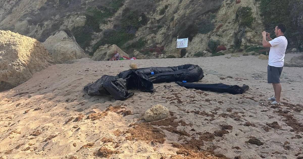 Un bateau en caoutchouc échoué à Meco, les autorités enquêtent