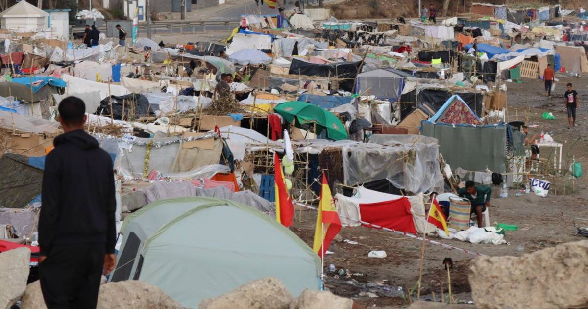 Repatriados para Marrocos migrantes que atiraram pedras contra patrulha militar em Ceuta