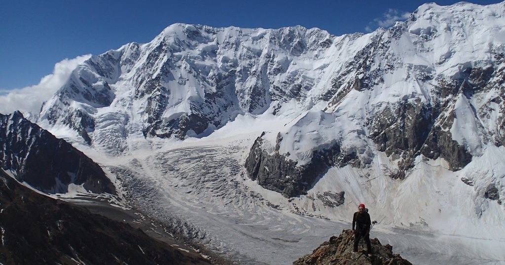 Valanga nel canyon di Bezengi nel Caucaso russo causa la morte di 11 alpinisti