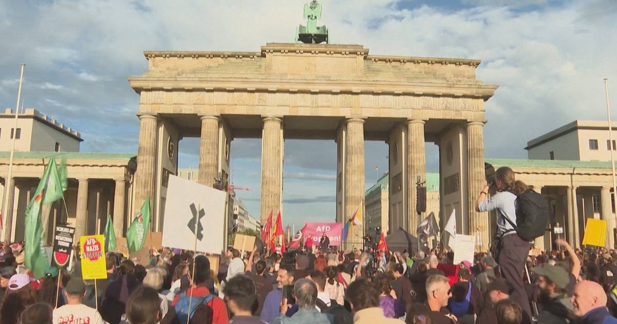 Migliaia di manifestanti a Berlino contro l'AfD dopo la vittoria in Sassonia-Anhalt