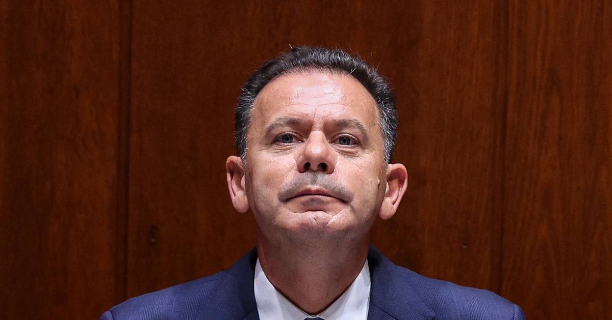 Montenegro responsabiliza Governos PS pelos maus resultados dos alunos portugueses