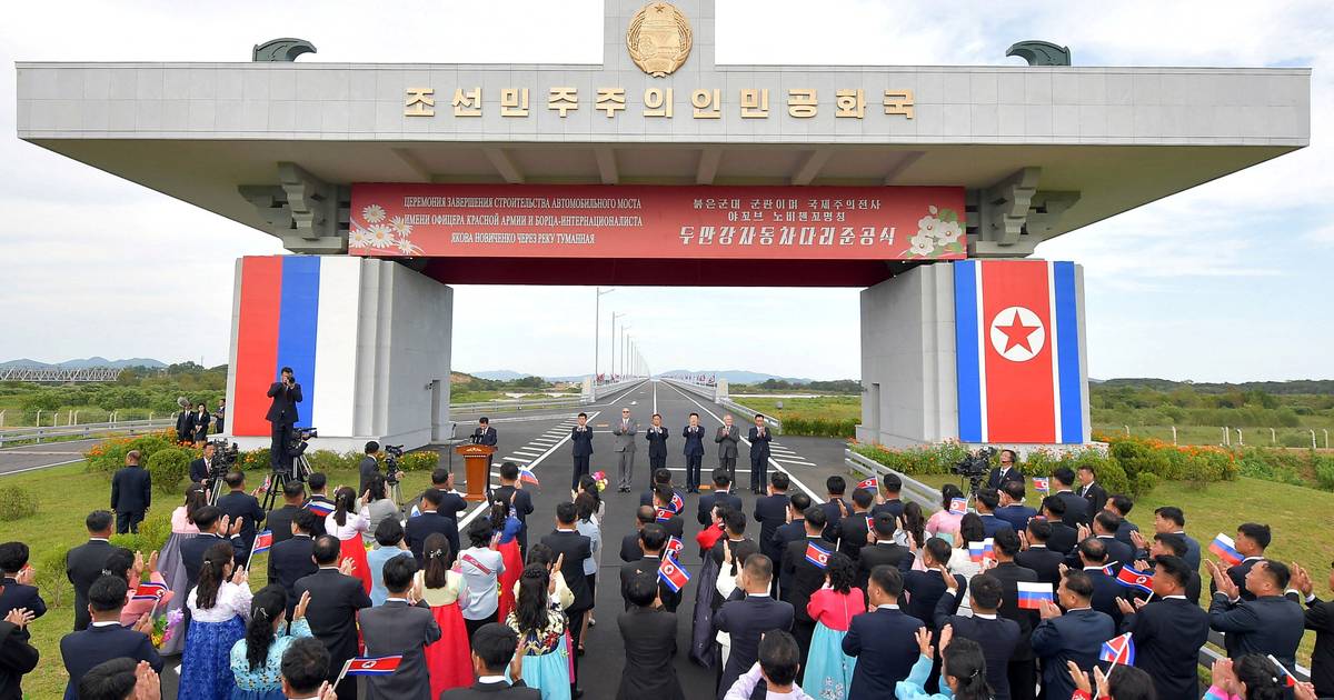 Pyongyang sottolinea la "alleanza invincibile" con la Russia nell'inaugurazione del ponte stradale