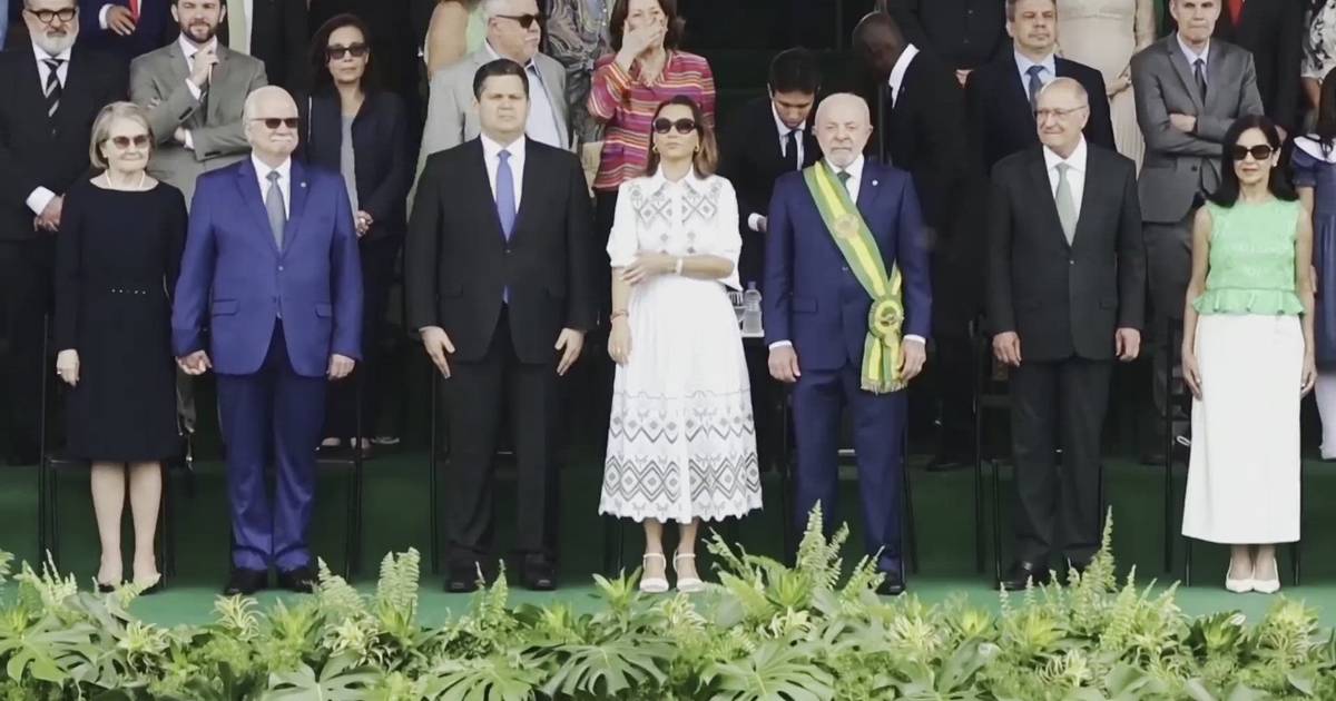 A meno di un mese dalle elezioni, Lula e Flávio Bolsonaro sono scesi in piazza nel giorno dell'indipendenza del Brasile