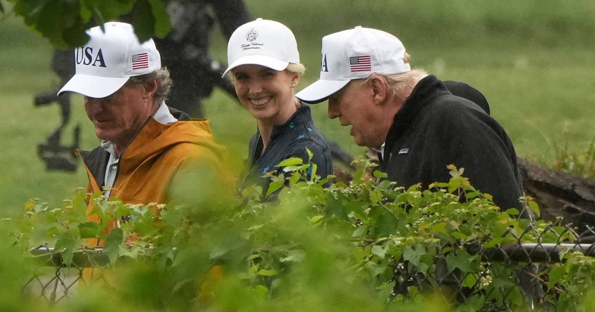 Bonuszahlungen unter Beobachtung: Trump verteilte Weihnachtsgeschenke im Wert von bis zu 45.000 Dollar an Berater