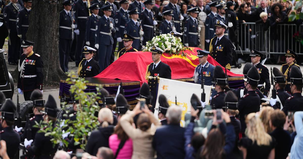 Membres de la famille royale et dirigeants étrangers parmi les milliers qui ont assisté aux funérailles du roi Harald V