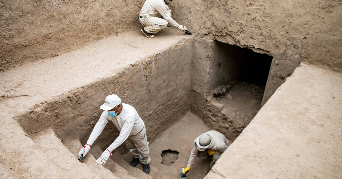 Entdeckung eines Grabes mit Überresten von 38 Personen in einer alten prähispanischen Stadt in Peru