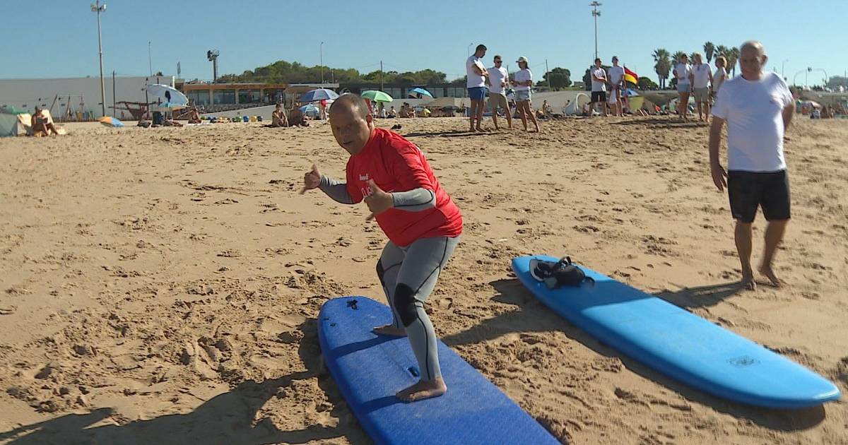 Il surf adattato ritorna alla spiaggia di Carcavelos: per molti è un ritorno al mare, per altri un'esordio
