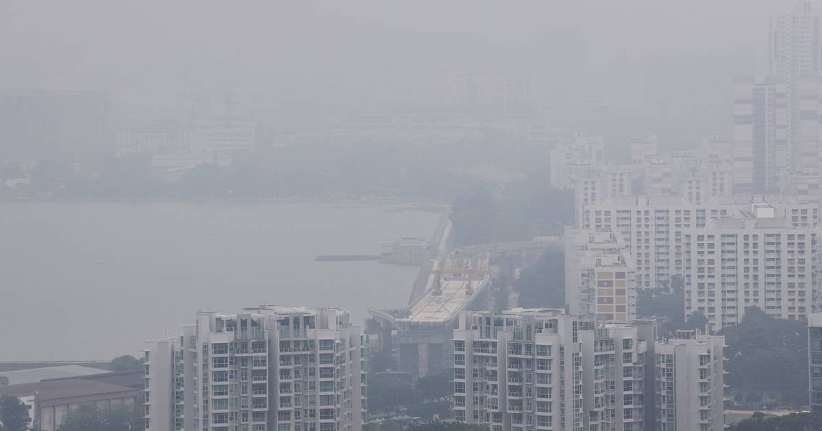 Fogos na Indonésia provocam nuvens de fumo e afetam qualidade do ar na Singapura