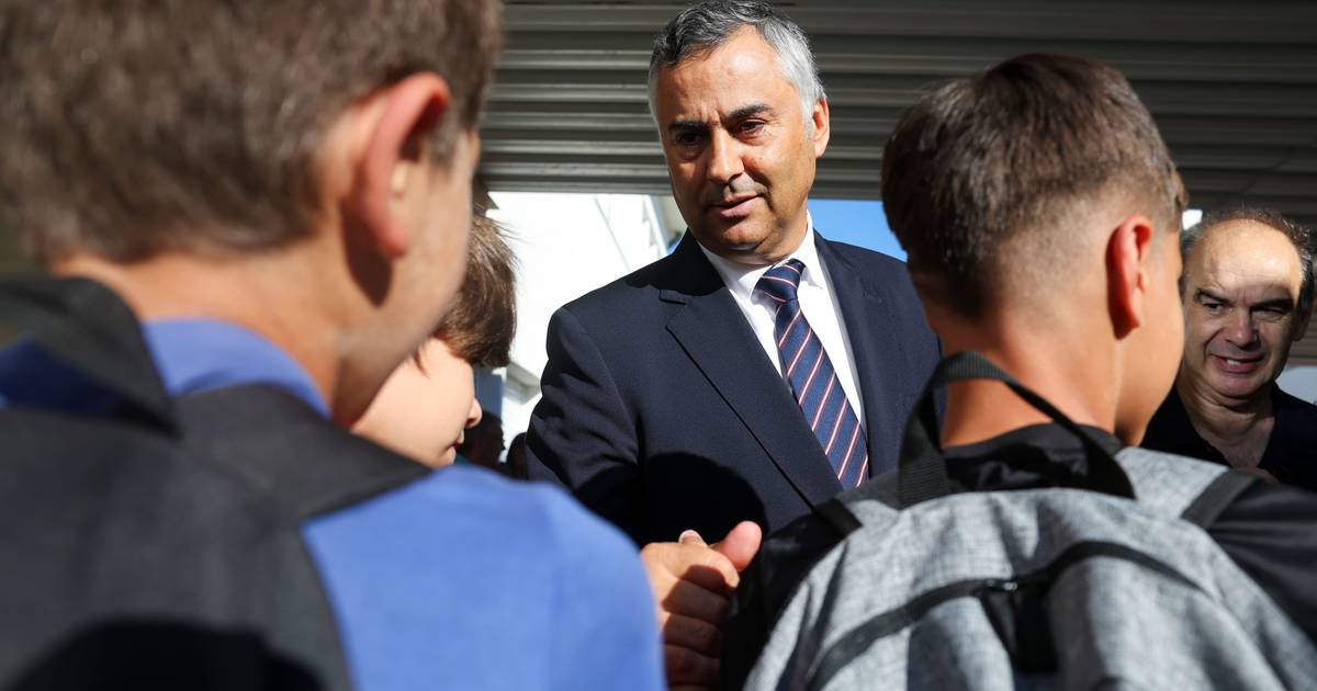 Ministro da Educação garante que alunos sem colocação vão "obviamente" ter lugar na escola pública