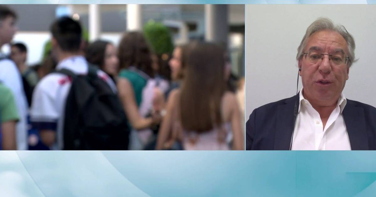 L'allargamento delle classi a Lisbona per accogliere gli alunni senza posto è stato "molto positivo e ha risolto un problema"