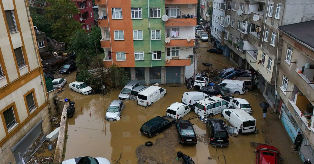 Mau tempo faz pelo menos cinco mortos em Istambul e na Grécia