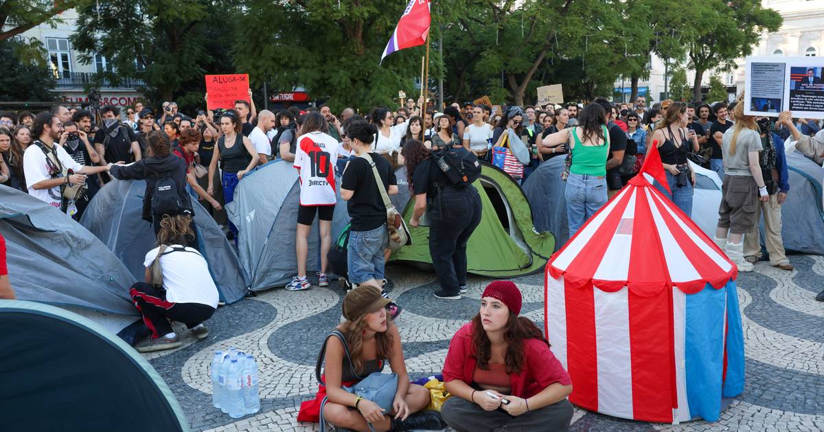 Acampada no Rossio continua até haver resposta do Governo sobre a habitação