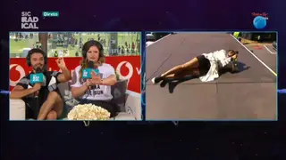 "Inês, cuidado com a saia... conselho de amiga!"