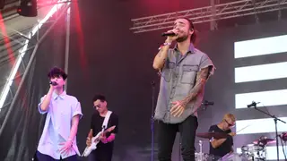 Isaura, Sunflowers e Baxter Dury aquecem o último dia do festival SBSR