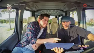 Cómicos em carros a ver pornografia