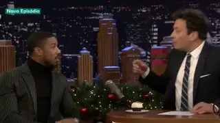 Michael B Jordan trouxe um presente especial. Será que Jimmy Fallon gostou?